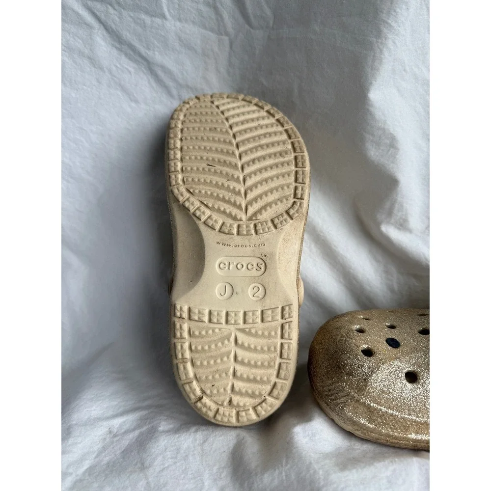 Crocs Classic Lined Gold Glitter Clogs Kids Size J2 Faux Fur Warm Sparkle Shoes